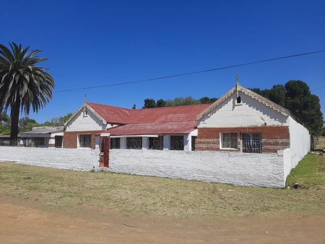 6 Bedroom House for sale in Sterkstroom