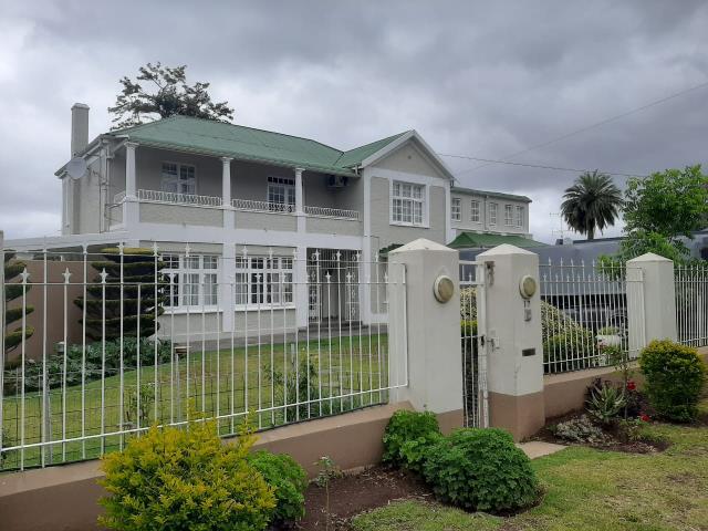 4 Bedroom House for sale in Top Town