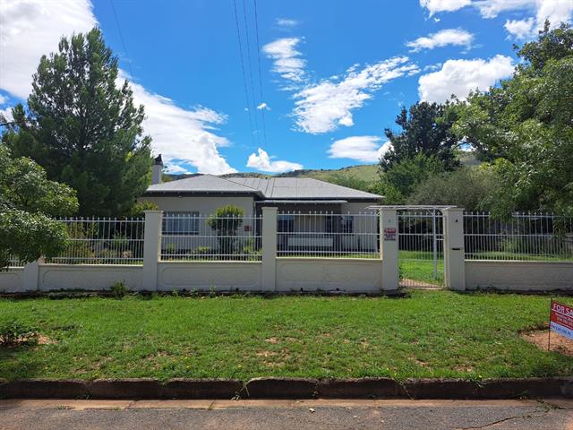 4 Bedroom House for sale in Top Town