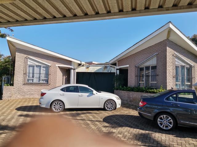 5 Bedroom House for sale in La Mercy