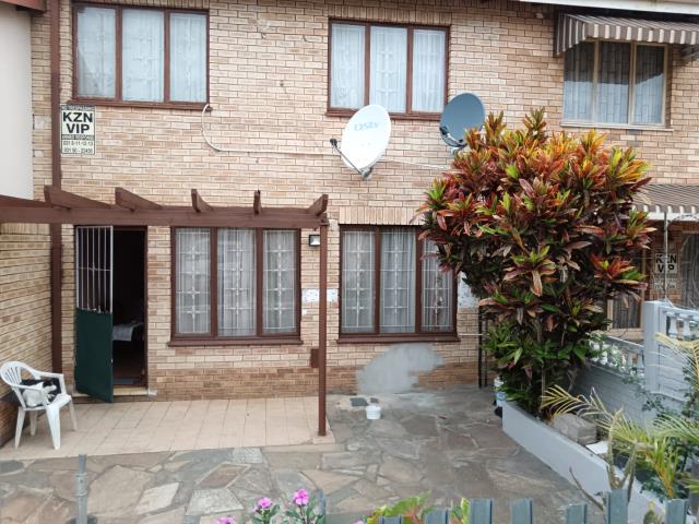 3 Bedroom Duplex for sale in Newlands West