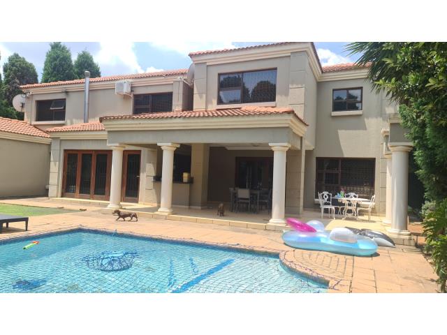 4 Bedroom House for sale in Silver Lakes Golf Estate