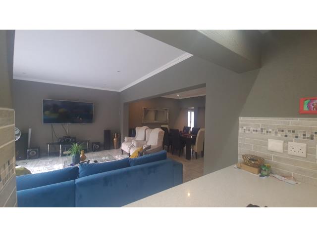 4 Bedroom House for sale in Willow Acres