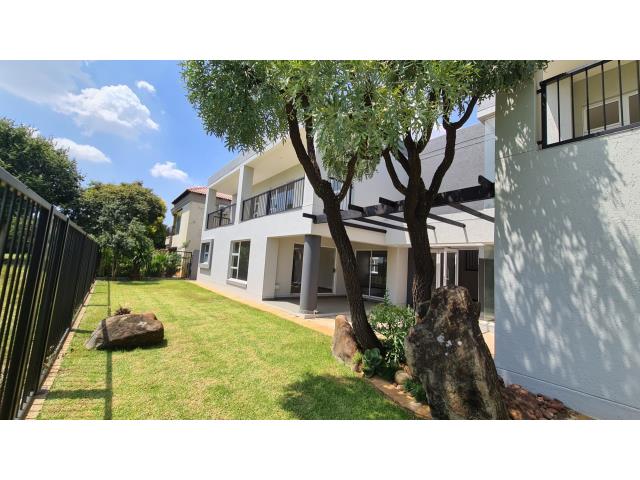 4 Bedroom House for sale in Silver Lakes Golf Estate