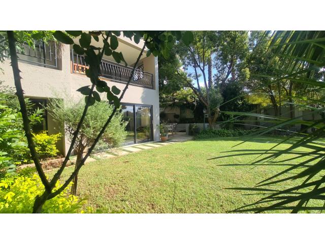 4 Bedroom House for sale in Silver Lakes Golf Estate