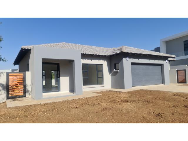 4 Bedroom House for sale in Silverwoods Country Estate