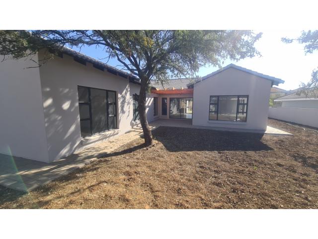 4 Bedroom House for sale in Silverwoods Country Estate