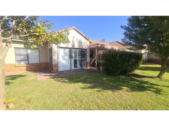 1 Bedroom Townhouse to let in The Retreat