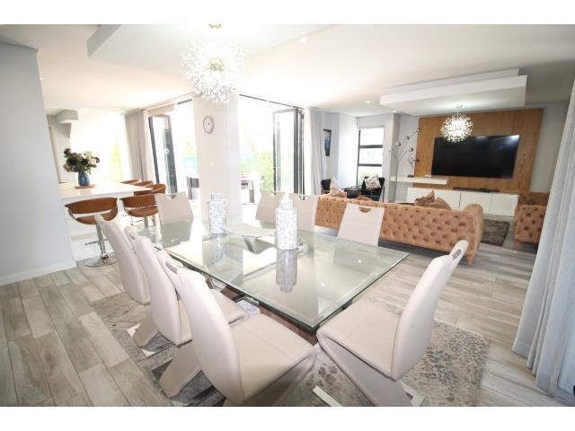 3 Bedroom Cluster for sale in Sandown