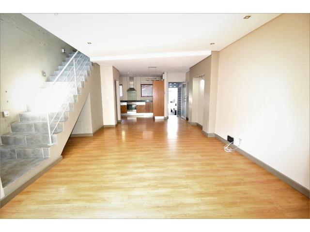 2 Bedroom Townhouse to let in Melrose North