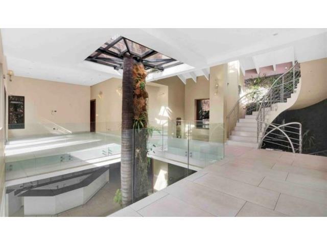 7 Bedroom House for sale in Illovo