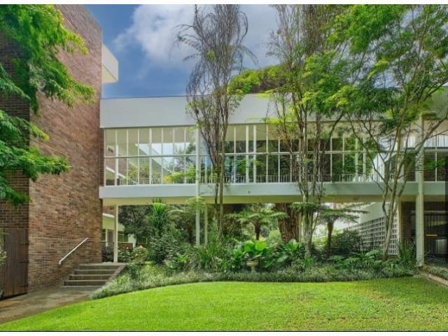 2 Bedroom Flat for sale in Orchards