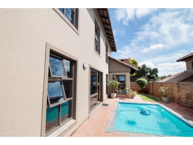 3 Bedroom Cluster to let in Waterkloof Ridge