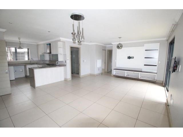 2 Bedroom Townhouse to let in Houghton Estate