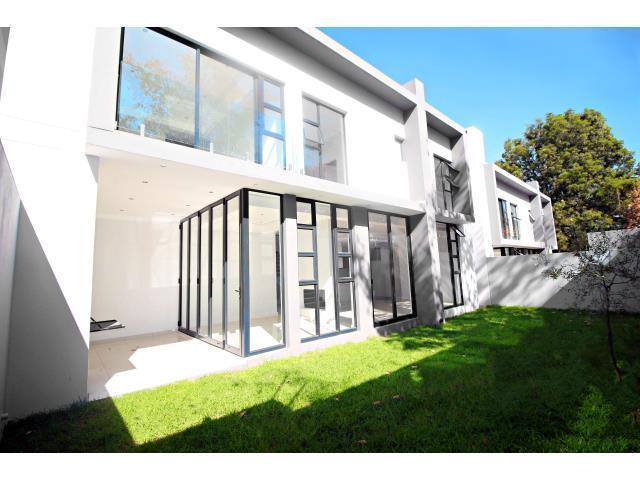 3 Bedroom Cluster to let in Melrose North