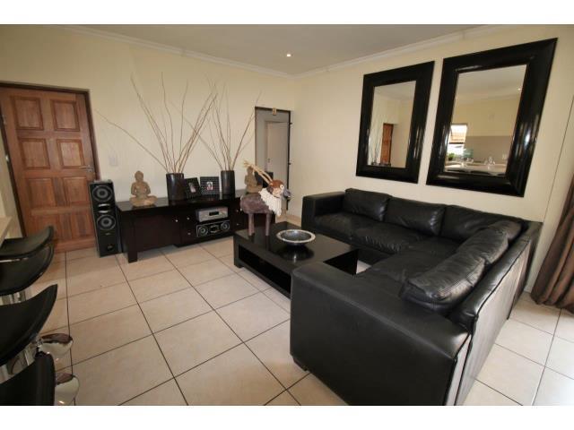 3 Bedroom Townhouse for sale in Highlands North