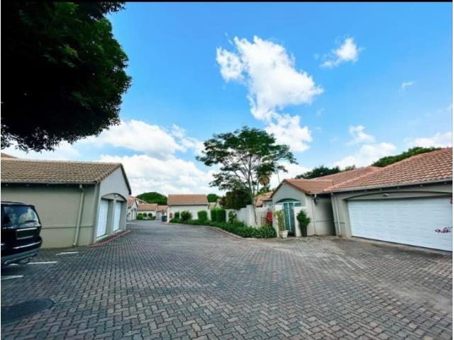 3 Bedroom Cluster to let in Gallo Manor