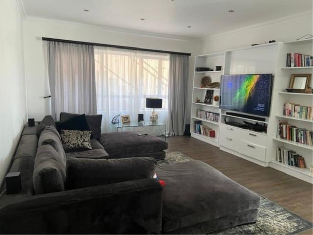  to let in Waterkloof Ridge