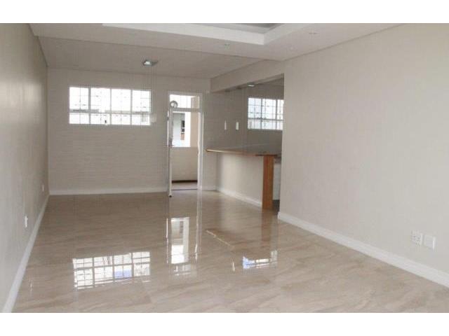 2 Bedroom Apartment to let in Rosebank