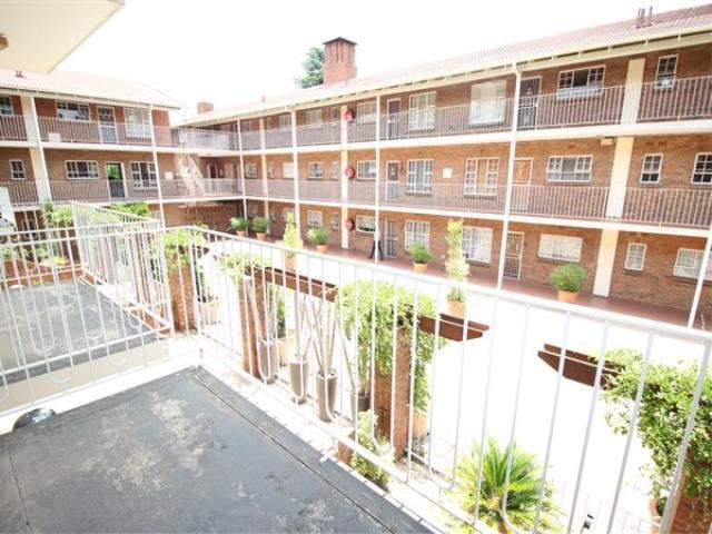 2 Bedroom Apartment to let in Woodmead