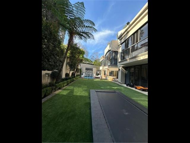 6 Bedroom House to let in Hyde Park