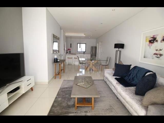 2 Bedroom Apartment to let in Rosebank