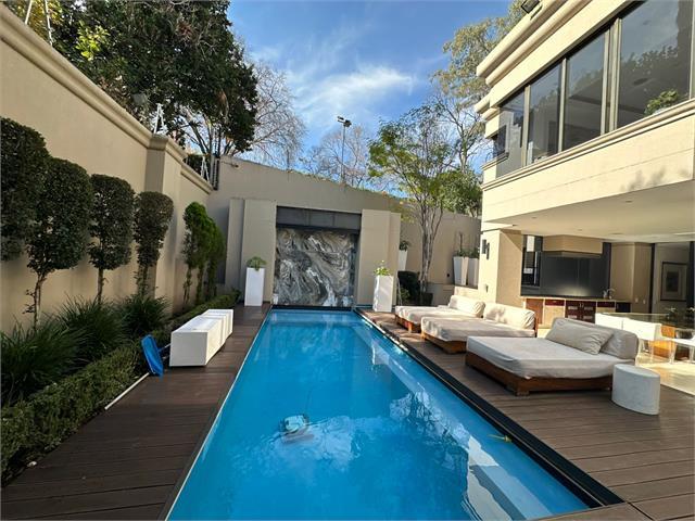 6 Bedroom House for sale in Hyde Park