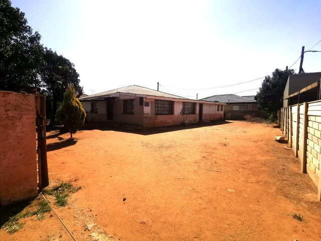 3 Bedroom House for sale in Protea Glen