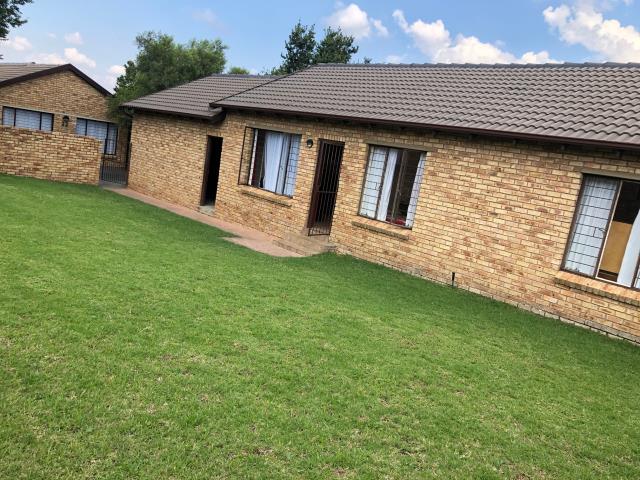 3 Bedroom Simplex to let in North Riding