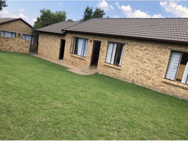 3 Bedroom Simplex to let in North Riding