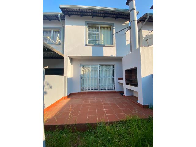 3 Bedroom Duplex to let in Ferndale