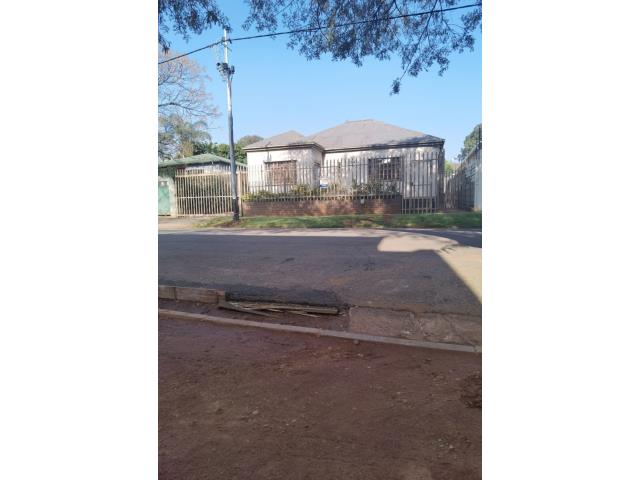 8 Bedroom House for sale in Westdene