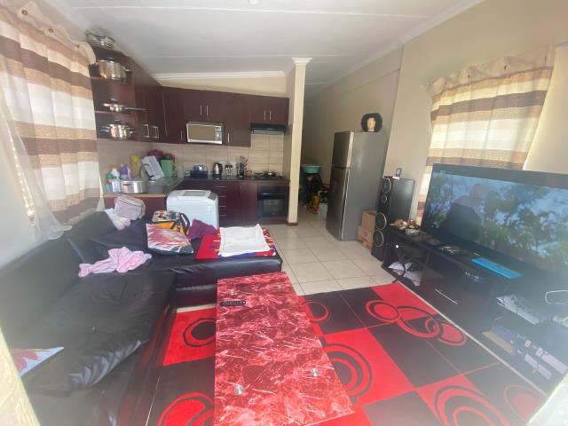 2 Bedroom Flat to let in Florida North