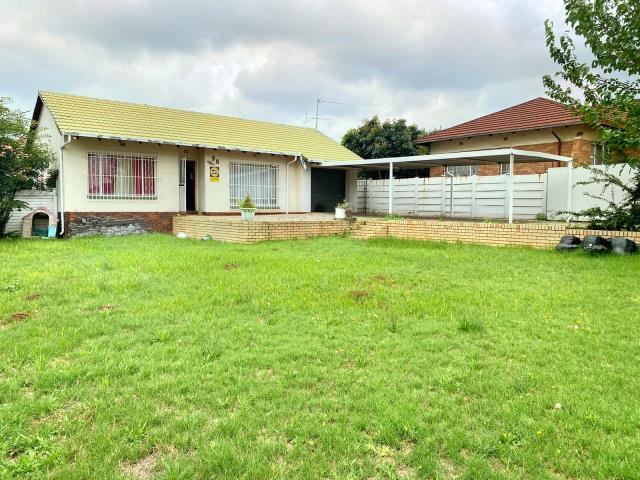 2 Bedroom House for sale in Klipriviersberg Estate