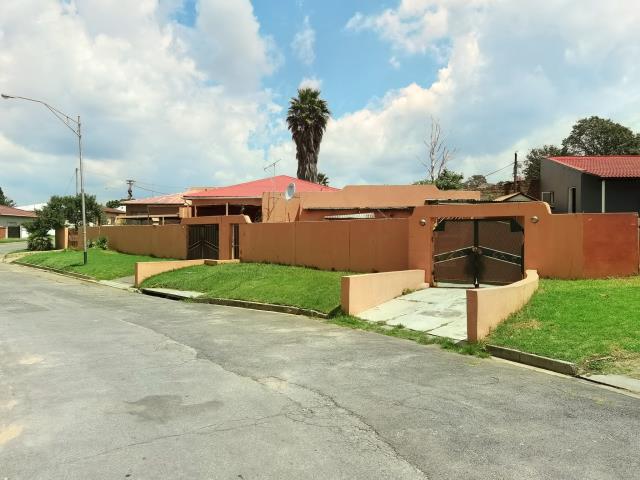 4 Bedroom House for sale in Newlands