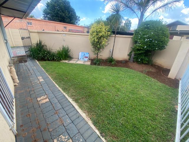 1 Bedroom Garden Cottage to let in Florida