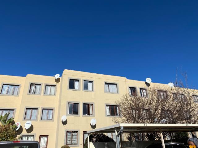 3 Bedroom Apartment to let in Weltevreden Park