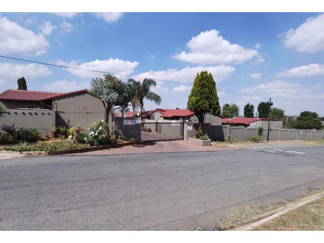 2 Bedroom Townhouse for sale in Hamberg