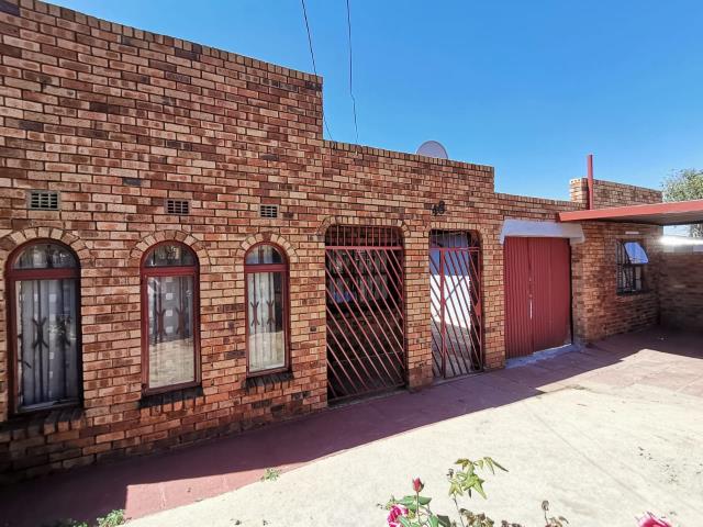 3 Bedroom House for sale in Klipspruit West