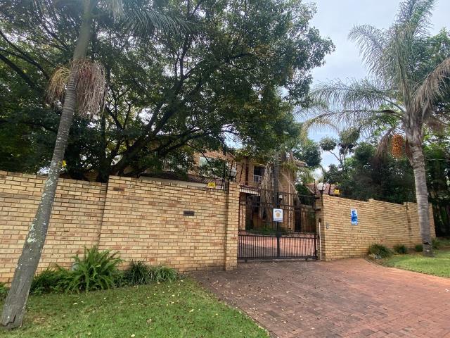 5 Bedroom House for sale in Weltevreden Park