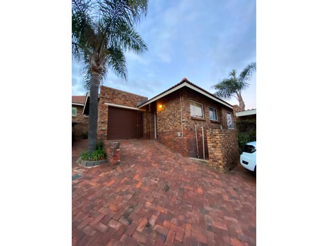 2 Bedroom Simplex to let in Randpark Ridge