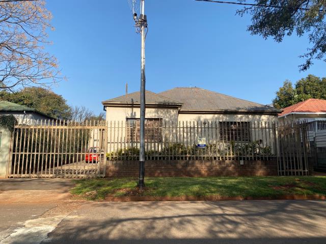 8 Bedroom House for sale in Westdene