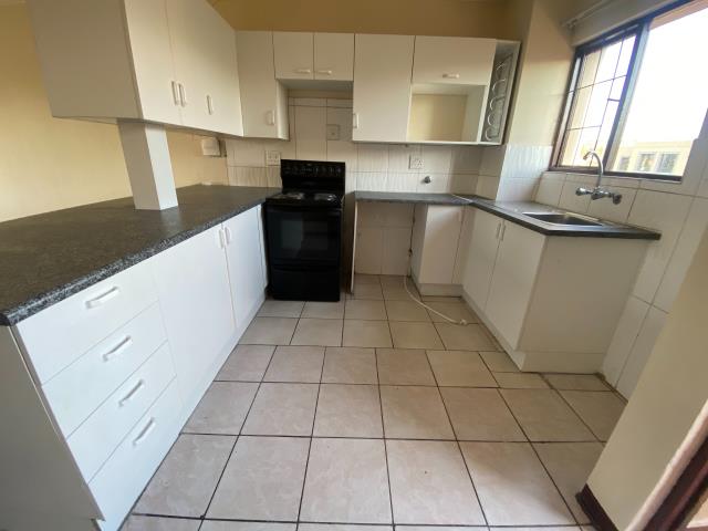 3 Bedroom Apartment to let in Weltevreden Park