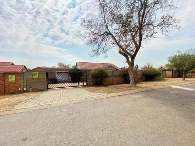 3 Bedroom House for sale in Albertsdal