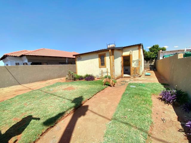 2 Bedroom House for sale in Roodekop