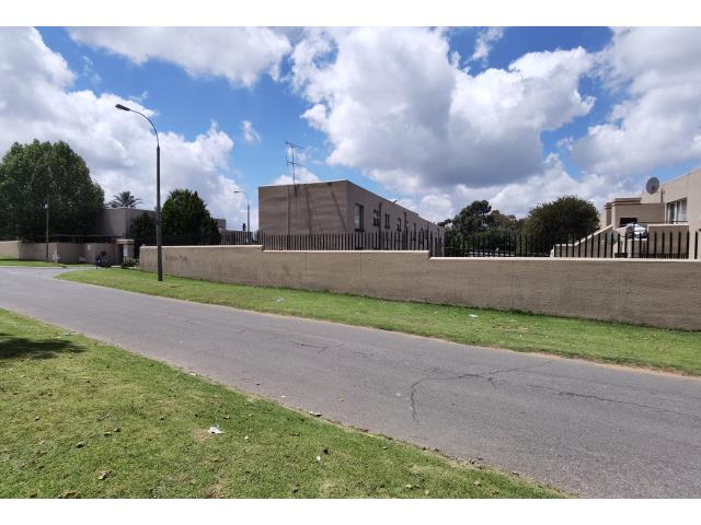 2 Bedroom House for sale in Groblerpark