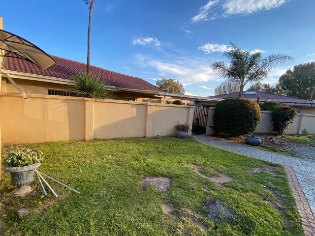 2 Bedroom Garden Cottage to let in Florida