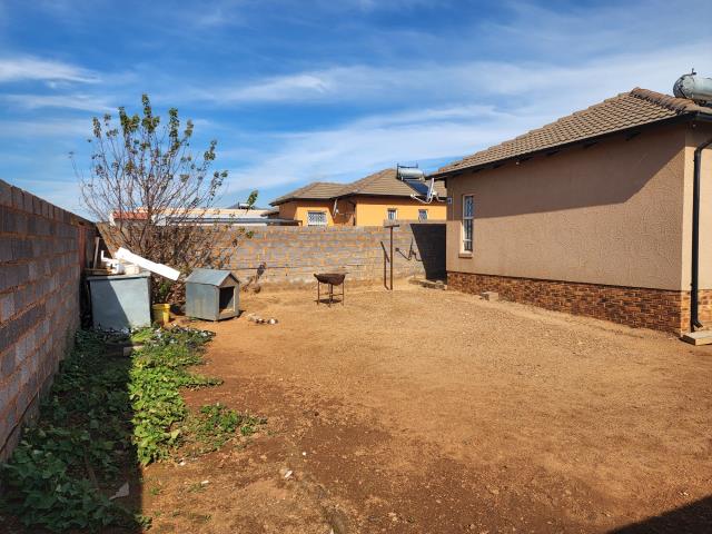 1 Bedroom House for sale in Lehae