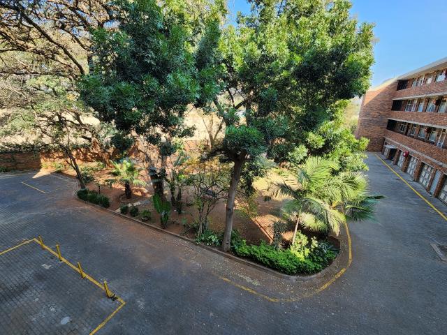 3 Bedroom Apartment for sale in Sinoville