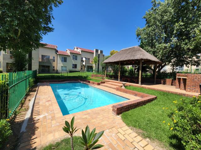 2 Bedroom House for sale in Bromhof